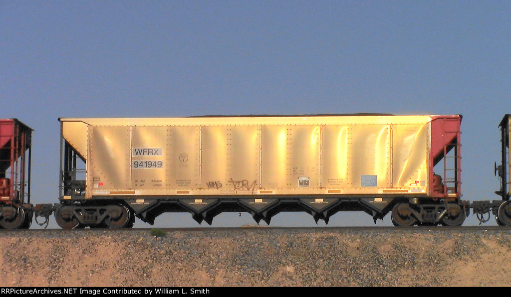 WB Unit Loaded Hooper Frt at Erie NV W-Pshr -63